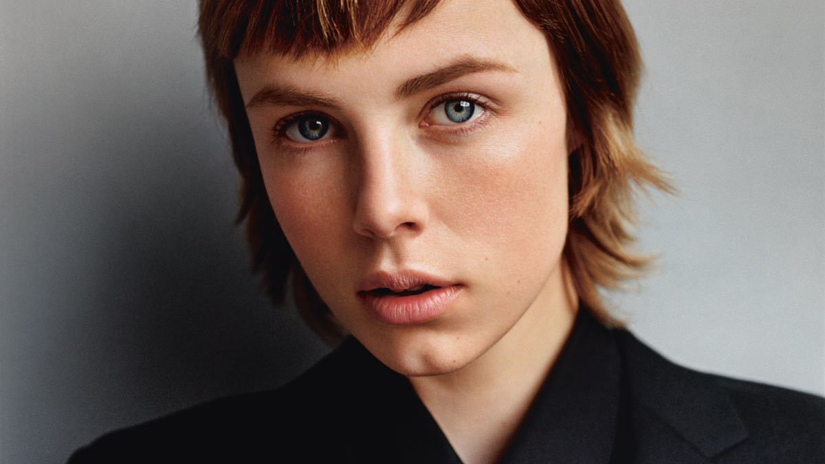 edie campbell is not like other models - i-D