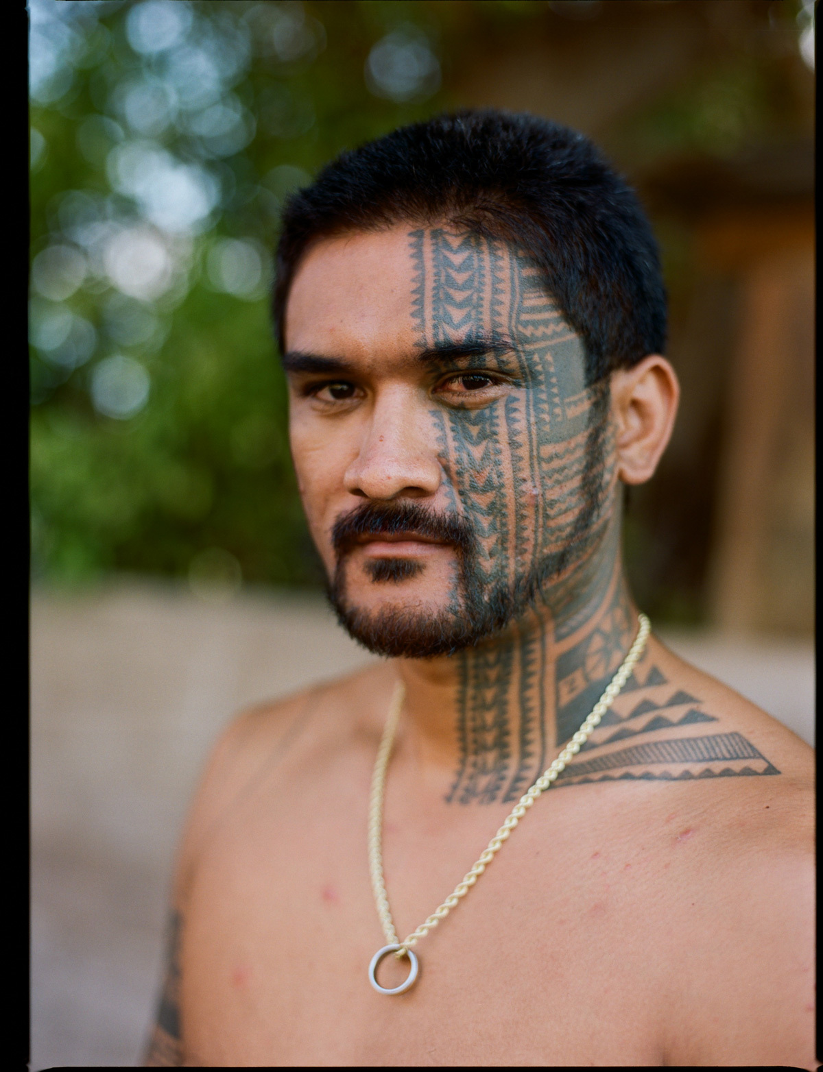 Premium Vector  Polynesian maori face tattoo vector pattern hawaiian man  or woman tribal design hawaiian geometric face black and white  ethnic  background
