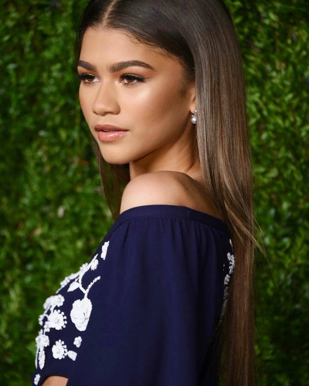 zendaya discovered her clothing line's latest model in a misogynistic meme | read | i-D1080 x 1349