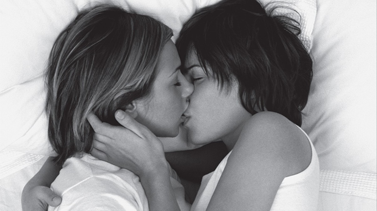 Lesbians Long Tongue Kissing