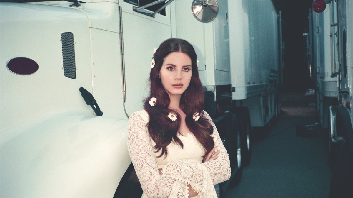 Lana Del Rey Might Officially Release 25 Of Her Favorite Leaked Tracks