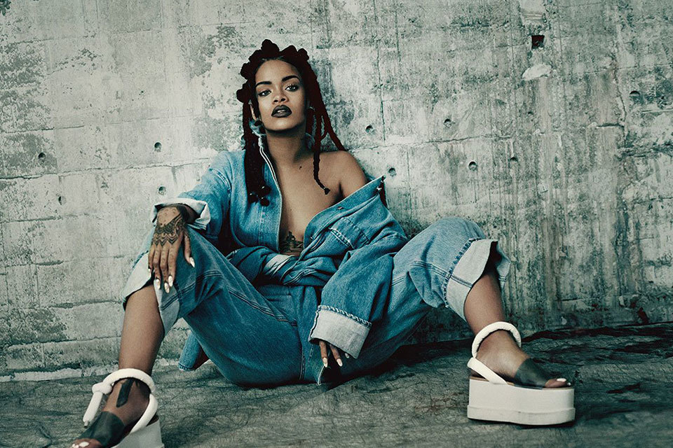 Rihanna May Be Pursuing A Fashion Line of Her Own