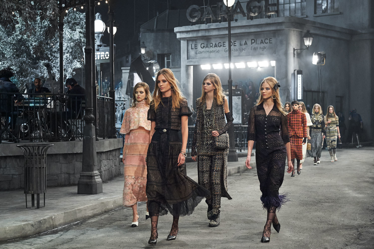 ​karl lagerfeld takes chanel métiers d'art to the “temple of dreams”