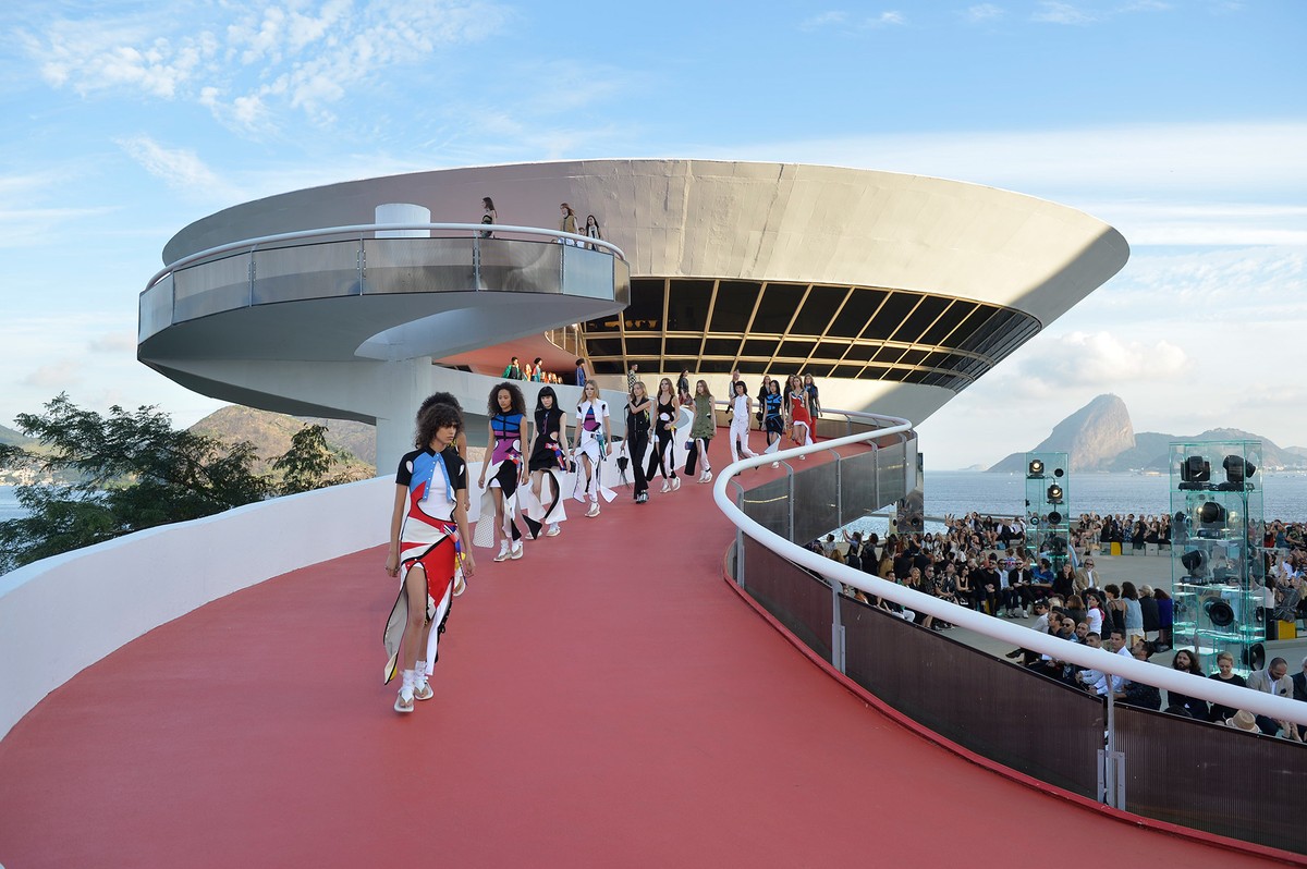 Artsy Pieces We Love From This Modernist Louis Vuitton Cruise