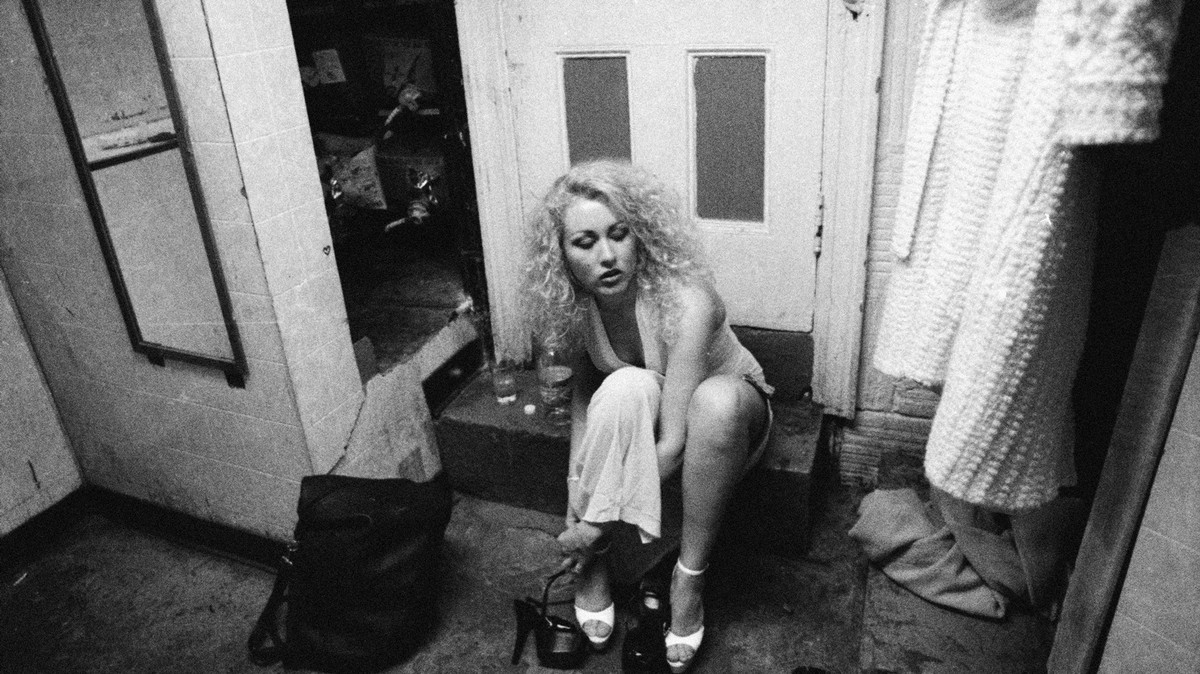 candid-photos-of-the-90s-new-york-s-strip-club-scene