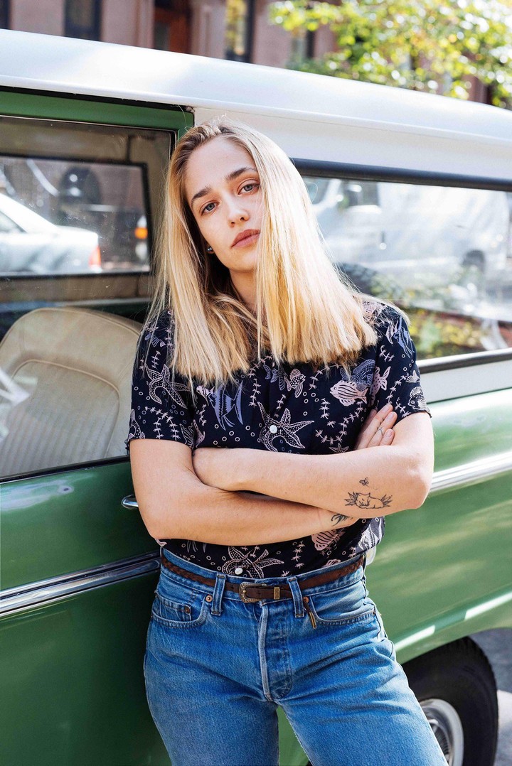 Jemima Kirke Strips Down To Her Underwear To Discuss Self Acceptance I D 