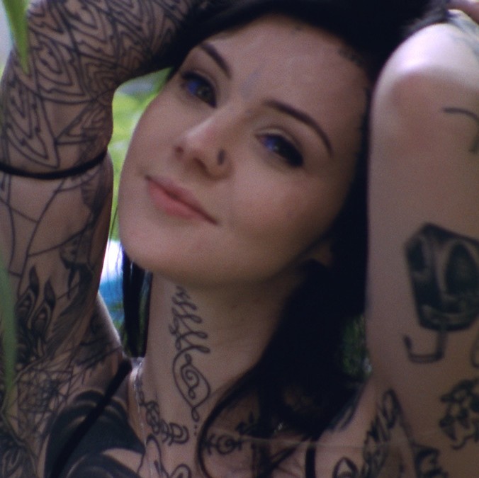 [Image: grace-neutral-the-tattoo-covered-alien-p...2766xw,0xh]